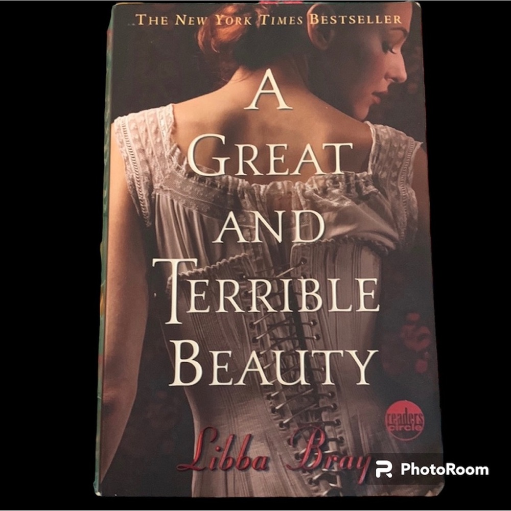 4/$20 | Soft Cover Novel | A Great and Terrible Beauty | by Libba Bray